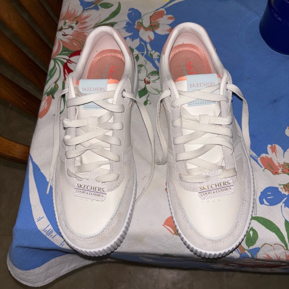 Skechers White and Pink Sneakers